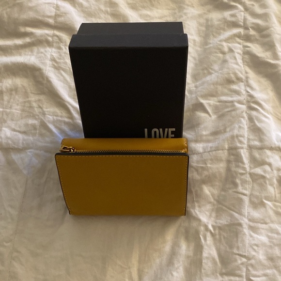 Love Moschino yellow wallet-NIB - Picture 2 of 4